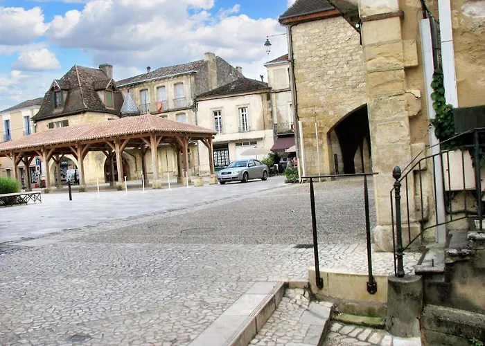 Confortable Pres De Beaumont-du-perigord, 60 M², Cheminee